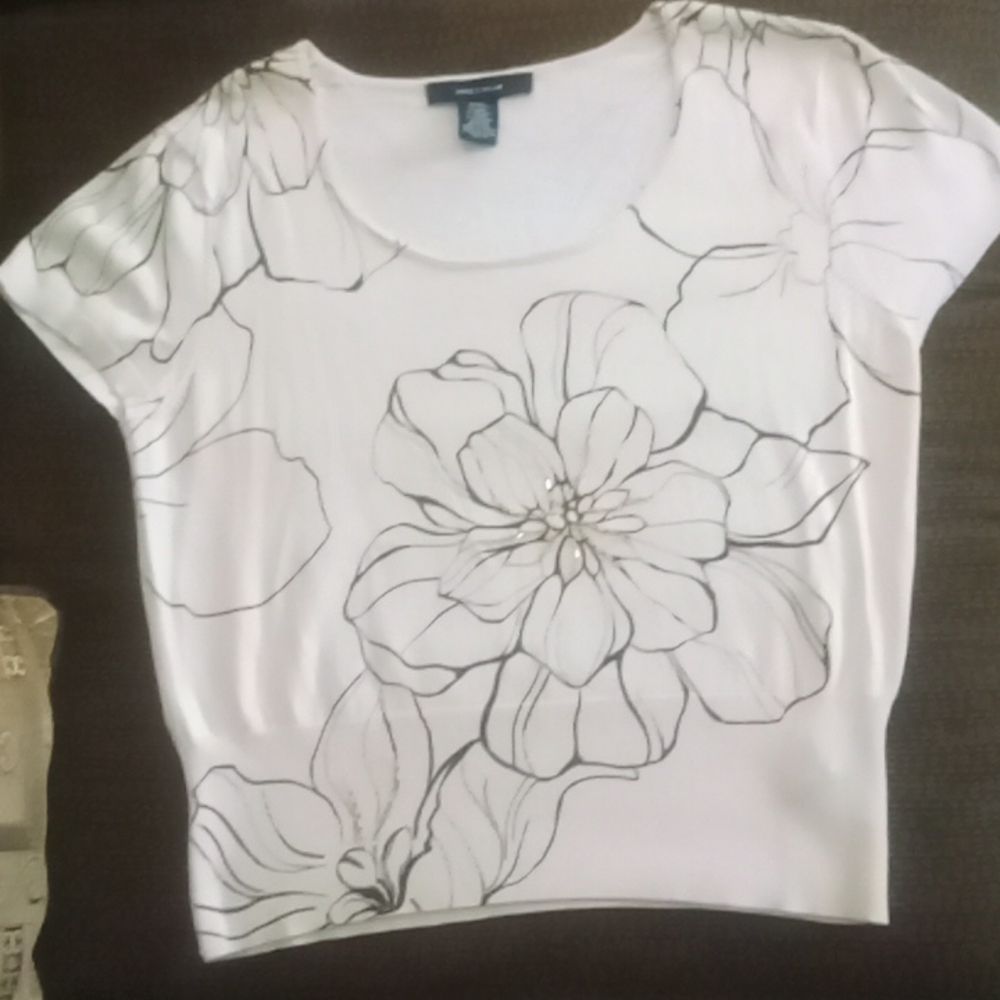 Jones Wear Short Sleeve Sweater, Size PXL, Beige, Brown Flowers W/Gold accents